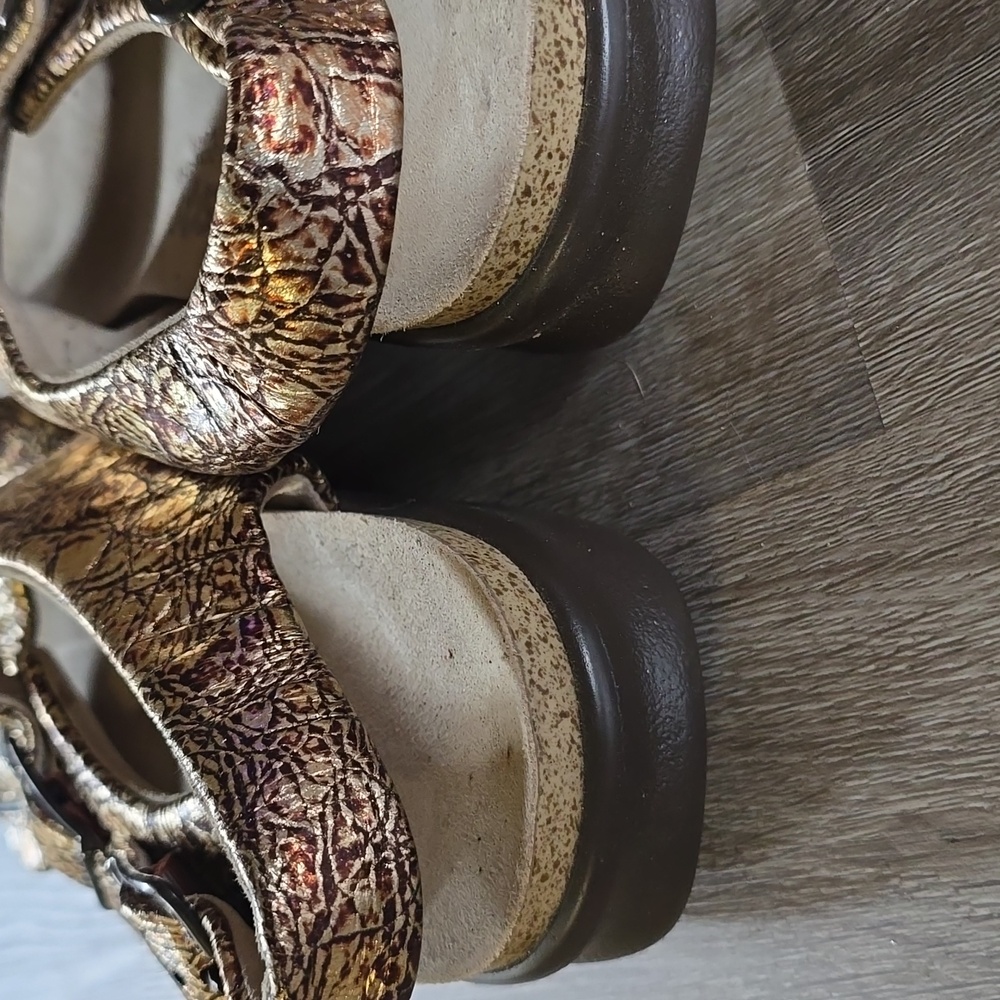 SAS Relaxed Walking Gold Bronze Double Strap & Buckle Tripad Sandals Size 8 - Picture 11 of 11